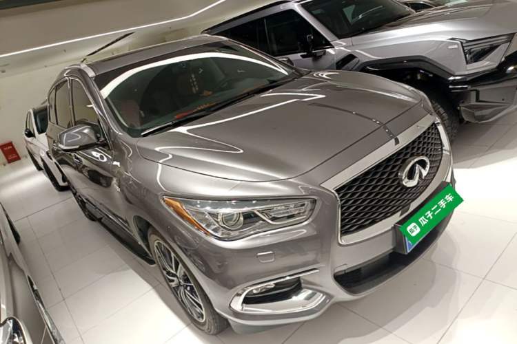 Used Infiniti QX60 2018 2.5 S/C Hybrid Two-Wheel-Drive Excellence Edition China VI Standard Front Right 45 Deg