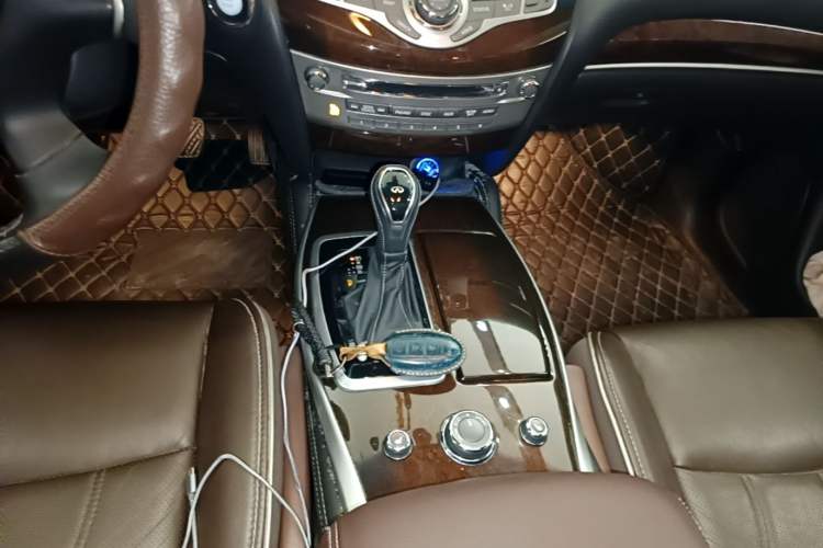 Used Infiniti QX60 2018 2.5 S/C Hybrid Two-Wheel-Drive Excellence Edition China VI Standard Gear Lever