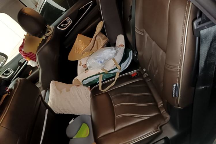 Used Infiniti QX60 2018 2.5 S/C Hybrid Two-Wheel-Drive Excellence Edition China VI Standard Left Rear Seat