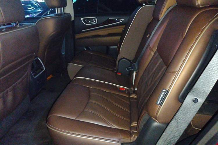 Used Infiniti QX60 2018 2.5 S/C Hybrid Two-Wheel-Drive Excellence Edition China VI Standard Left Rear Seat