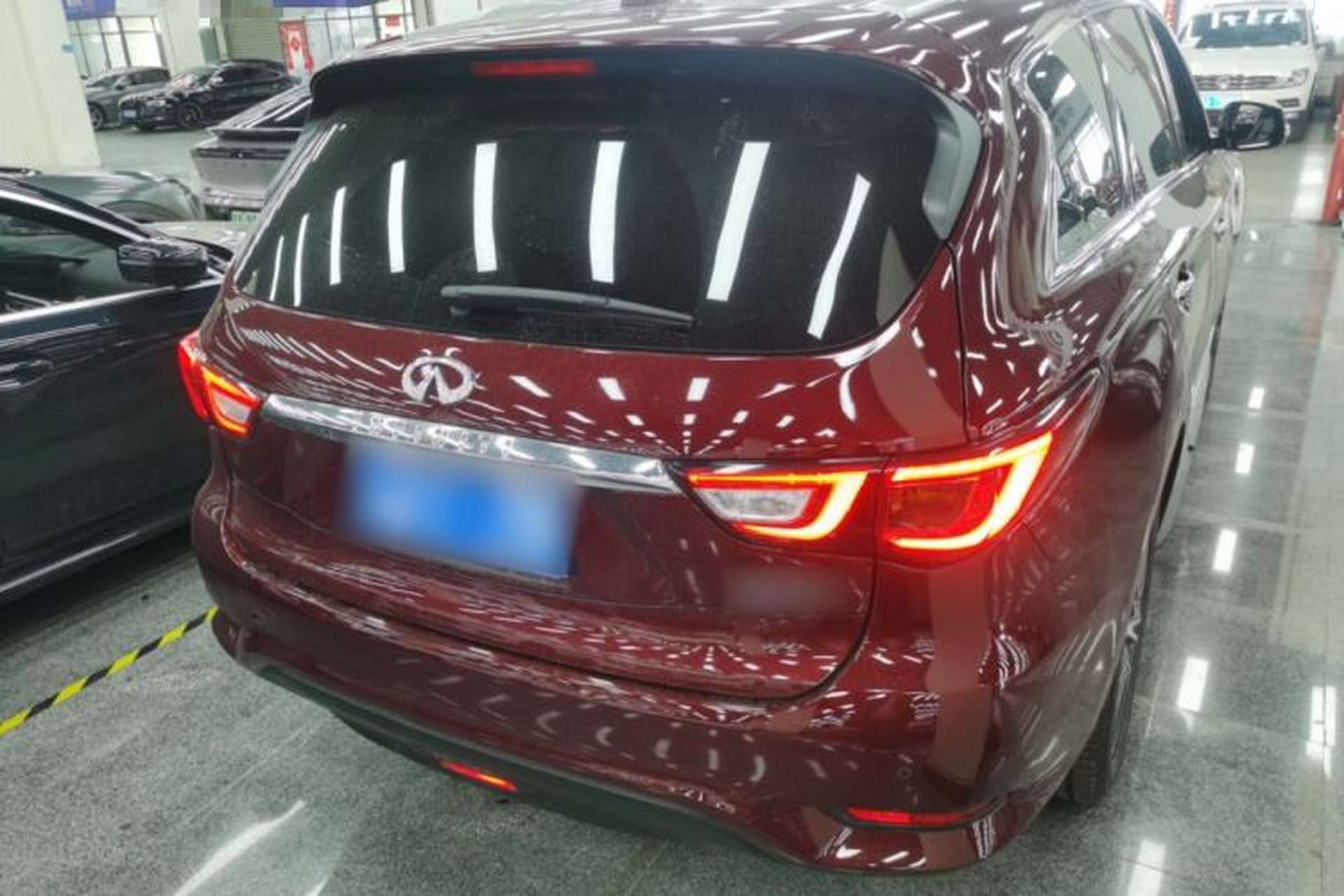 Used Infiniti QX60 2018 2.5 S/C Hybrid Two-Wheel-Drive Excellence Edition China VI Standard Rear Right 45 Deg