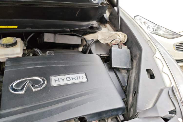 Used Infiniti QX60 2018 2.5 S/C Hybrid Two-Wheel-Drive Excellence Edition China VI Standard Engine Bay Left
