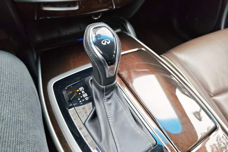 Used Infiniti QX60 2018 2.5 S/C Hybrid Two-Wheel-Drive Excellence Edition China VI Standard Gear Lever