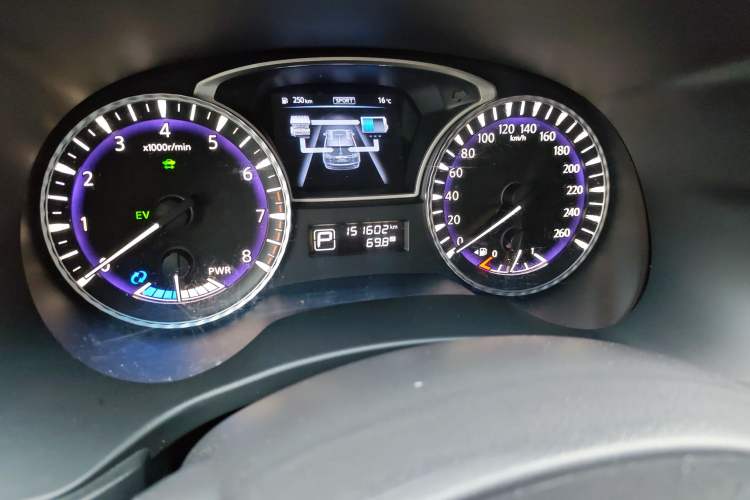 Used Infiniti QX60 2018 2.5 S/C Hybrid Two-Wheel-Drive Excellence Edition China VI Standard Odometer Close Up