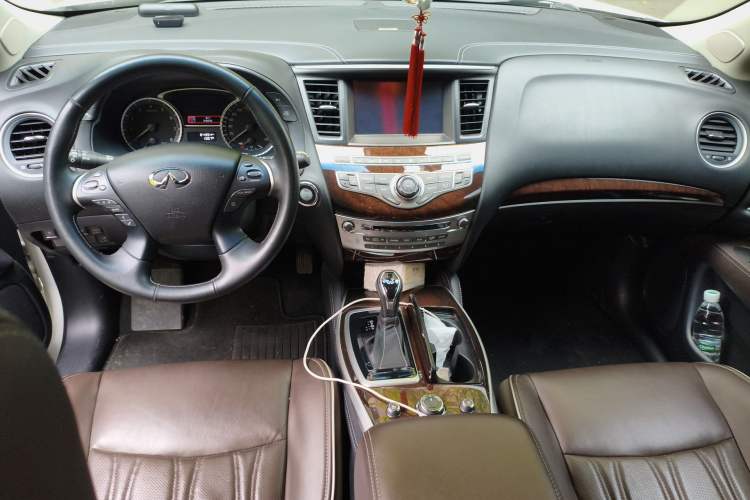 Used Infiniti QX60 2018 2.5 S/C Hybrid Four-Wheel Drive All-Terrain Version China VI Standard Center Console