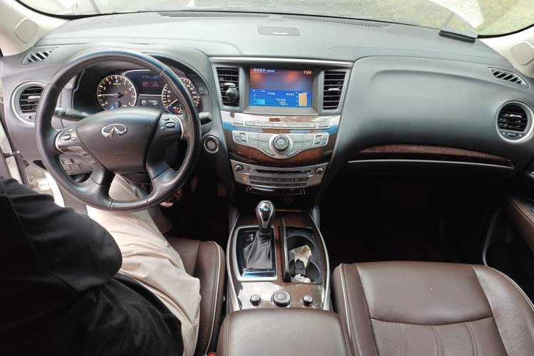 Used Infiniti QX60 2018 2.5 S/C Hybrid Two-Wheel-Drive Champion Family Edition Center Console