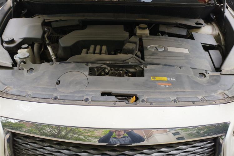 Used Infiniti QX60 2018 2.5 S/C Hybrid Four-Wheel Drive All-Terrain Version China VI Standard Engine Bay