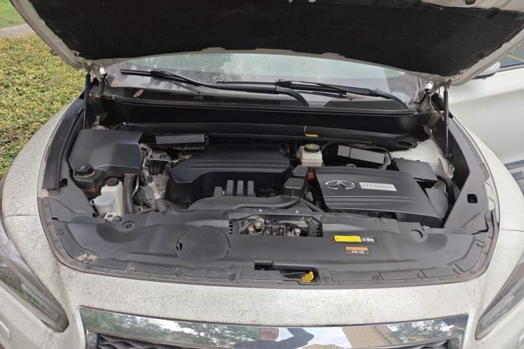 Used Infiniti QX60 2018 2.5 S/C Hybrid Two-Wheel-Drive Champion Family Edition Engine Bay