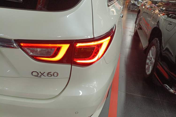 Used Infiniti QX60 2018 2.5 S/C Hybrid Two-Wheel-Drive Champion Family Edition Exterior 3