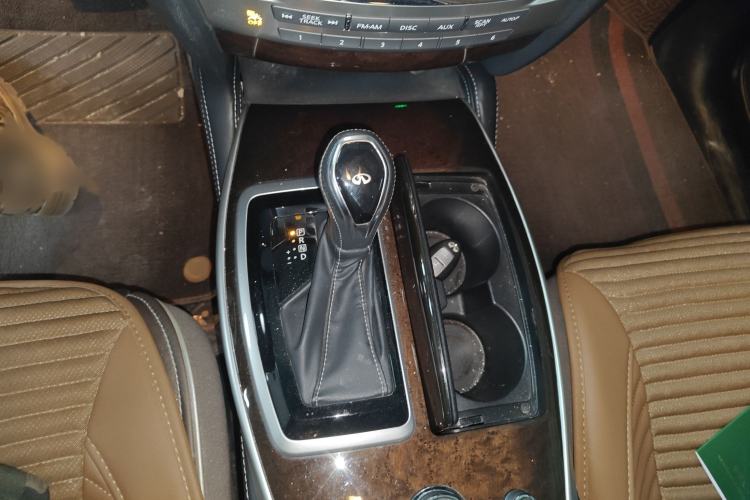 Used Infiniti QX60 2018 2.5 S/C Hybrid Two-Wheel-Drive Champion Family Edition Gear Lever