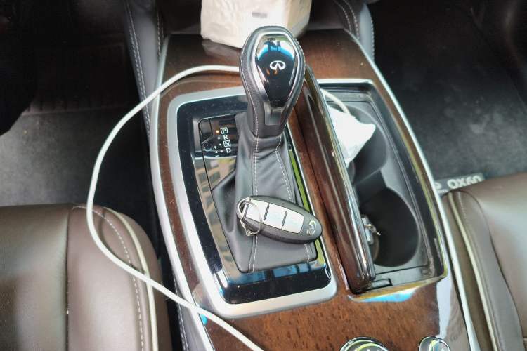 Used Infiniti QX60 2018 2.5 S/C Hybrid Four-Wheel Drive All-Terrain Version China VI Standard Gear Lever