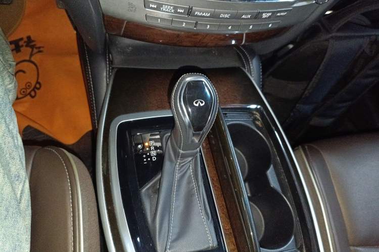 Used Infiniti QX60 2018 2.5 S/C Hybrid Two-Wheel-Drive Champion Family Edition Gear Lever