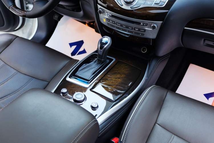 Used Infiniti QX60 2018 2.5 S/C Hybrid Two-Wheel-Drive Excellence Edition China VI Standard Gear Lever