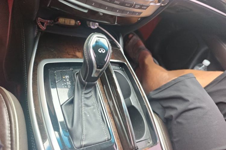 Used Infiniti QX60 2018 2.5 S/C Hybrid Two-Wheel-Drive Excellence Edition China VI Standard Gear Lever