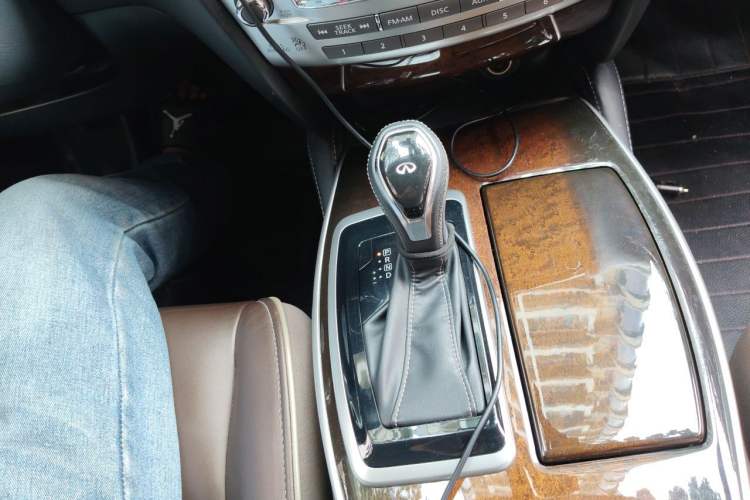 Used Infiniti QX60 2018 2.5 S/C Hybrid Two-Wheel-Drive Champion Family Edition Gear Lever