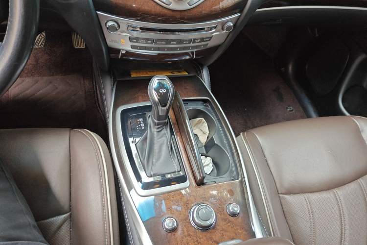 Used Infiniti QX60 2018 2.5 S/C Hybrid Two-Wheel-Drive Champion Family Edition Gear Lever