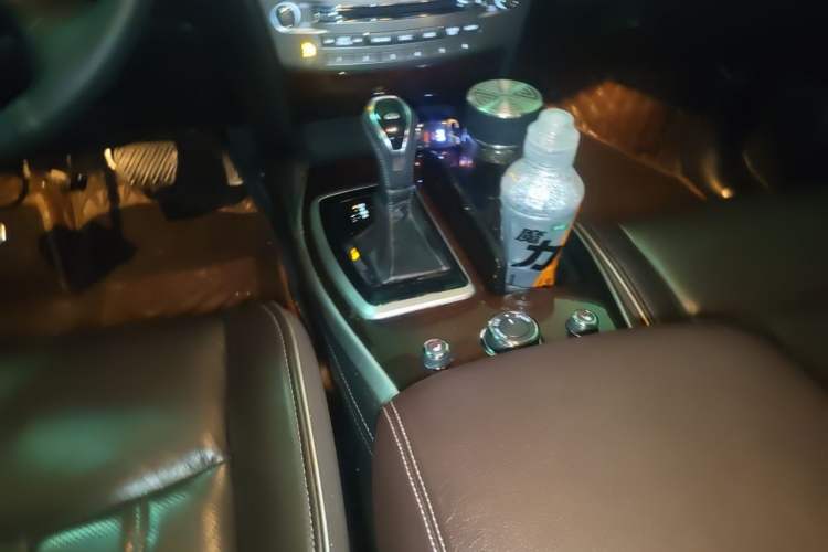 Used Infiniti QX60 2018 2.5 S/C Hybrid Two-Wheel-Drive Excellence Edition China VI Standard Gear Lever