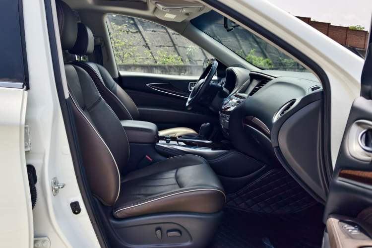Used Infiniti QX60 2018 2.5 S/C Hybrid Two-Wheel-Drive Excellence Edition China VI Standard Interior 5