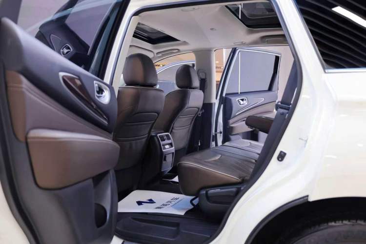 Used Infiniti QX60 2018 2.5 S/C Hybrid Two-Wheel-Drive Excellence Edition China VI Standard Interior 8