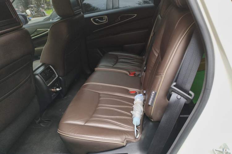 Used Infiniti QX60 2018 2.5 S/C Hybrid Four-Wheel Drive All-Terrain Version China VI Standard Left Rear Seat