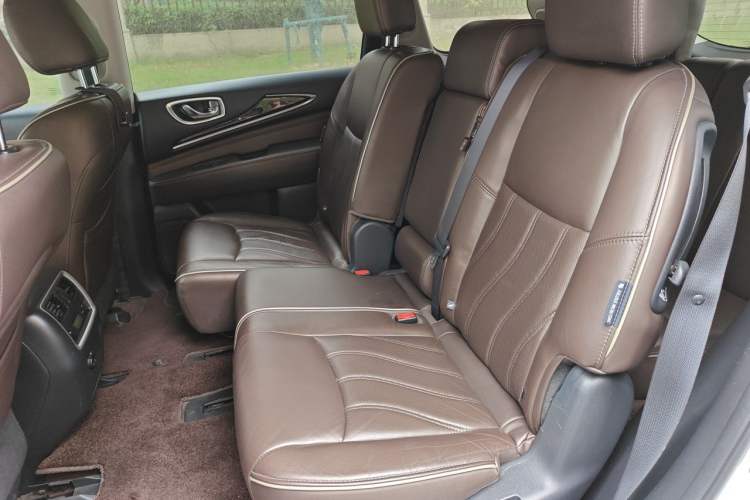 Used Infiniti QX60 2018 2.5 S/C Hybrid Two-Wheel-Drive Champion Family Edition Left Rear Seat