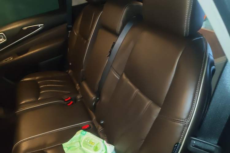 Used Infiniti QX60 2018 2.5 S/C Hybrid Two-Wheel-Drive Excellence Edition China VI Standard Left Rear Seat