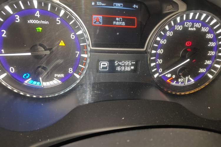 Used Infiniti QX60 2018 2.5 S/C Hybrid Two-Wheel-Drive Champion Family Edition Odometer Close Up