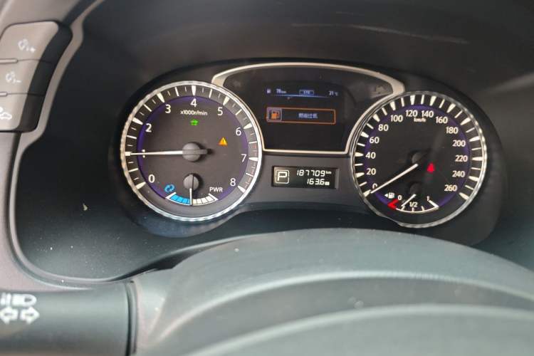 Used Infiniti QX60 2018 2.5 S/C Hybrid Two-Wheel-Drive Champion Family Edition Odometer Close Up