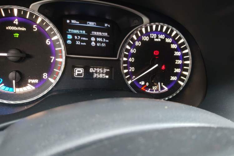 Used Infiniti QX60 2018 2.5 S/C Hybrid Two-Wheel-Drive Champion Family Edition Odometer Close Up
