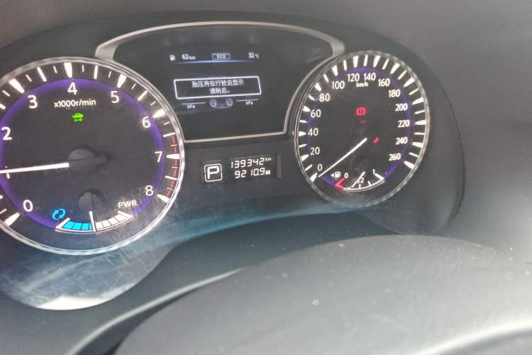Used Infiniti QX60 2018 2.5 S/C Hybrid Two-Wheel-Drive Excellence Edition China VI Standard Odometer Close Up