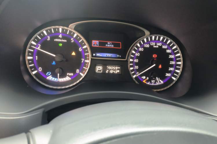 Used Infiniti QX60 2018 2.5 S/C Hybrid Four-Wheel-Drive Champion Family Edition Odometer Close Up