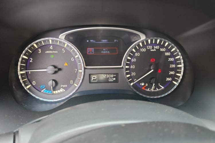 Used Infiniti QX60 2018 2.5 S/C Hybrid Two-Wheel-Drive Champion Family Edition Odometer Close Up