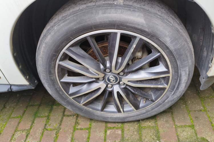 Used Infiniti QX60 2018 2.5 S/C Hybrid Four-Wheel Drive All-Terrain Version China VI Standard Right Front Wheel Hub