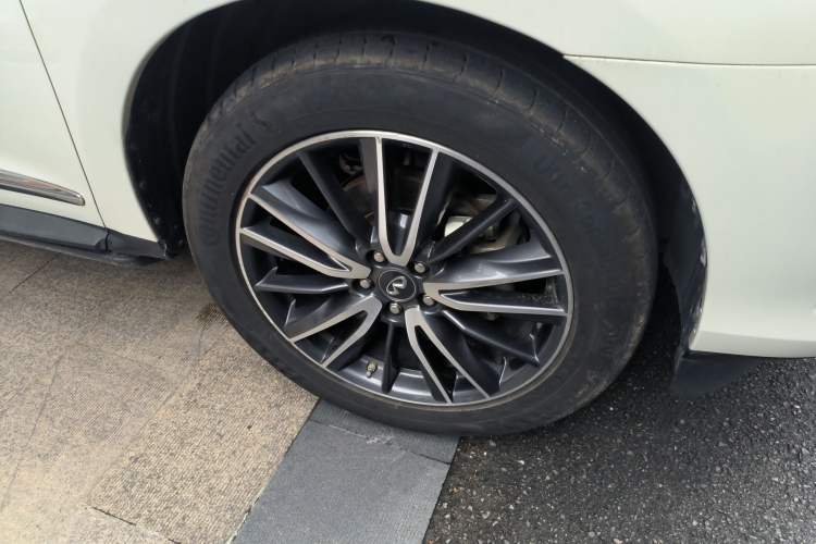 Used Infiniti QX60 2018 2.5 S/C Hybrid Four-Wheel-Drive Champion Family Edition Right Front Wheel Hub