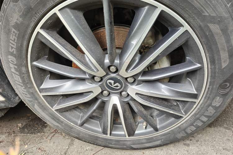 Used Infiniti QX60 2018 2.5 S/C Hybrid Two-Wheel-Drive Champion Family Edition Right Front Wheel Hub