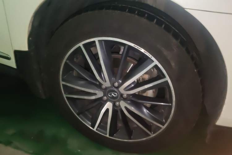 Used Infiniti QX60 2018 2.5 S/C Hybrid Two-Wheel-Drive Excellence Edition China VI Standard Right Front Wheel Hub