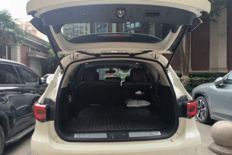 Used Infiniti QX60 2018 2.5 S/C Hybrid Four-Wheel-Drive Champion Family Edition Trunk