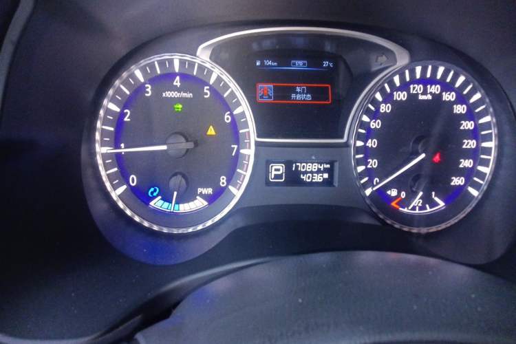 Used Infiniti QX60  Odometer Close Up