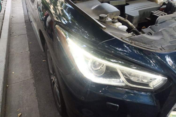 Used Infiniti QX60  Right Front Headlight