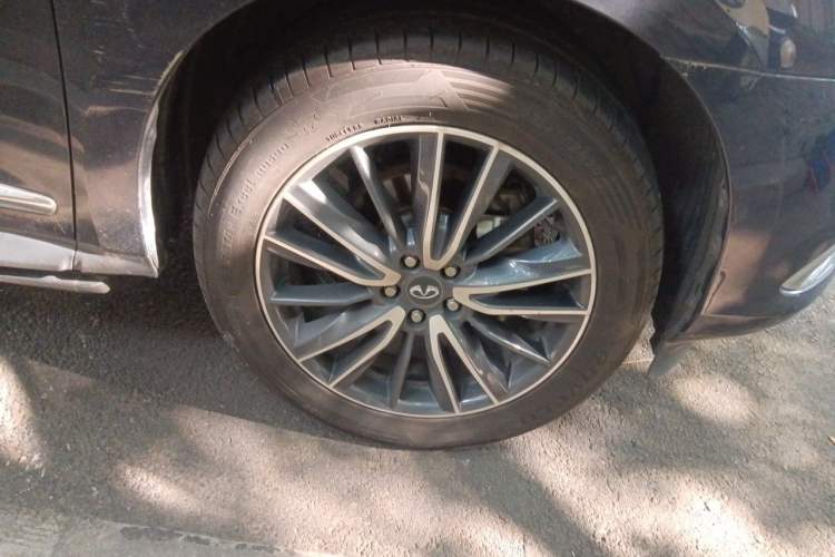 Used Infiniti QX60  Right Front Wheel Hub