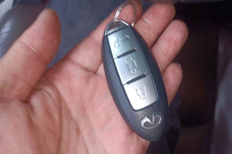 Used Infiniti QX60  Vehicle Key