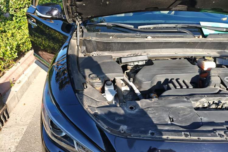 Used Infiniti QX60 2020 2.5 S/C Hybrid Two-Wheel-Drive Excellence Edition Engine Bay Right