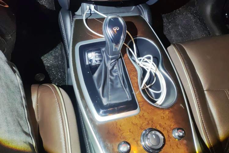 Used Infiniti QX60 2020 2.5 S/C Hybrid Two-Wheel-Drive Excellence Edition Gear Lever