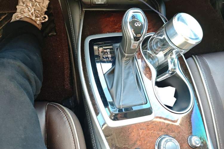 Used Infiniti QX60 2020 2.5 S/C Hybrid Two-Wheel-Drive Excellence Edition Gear Lever