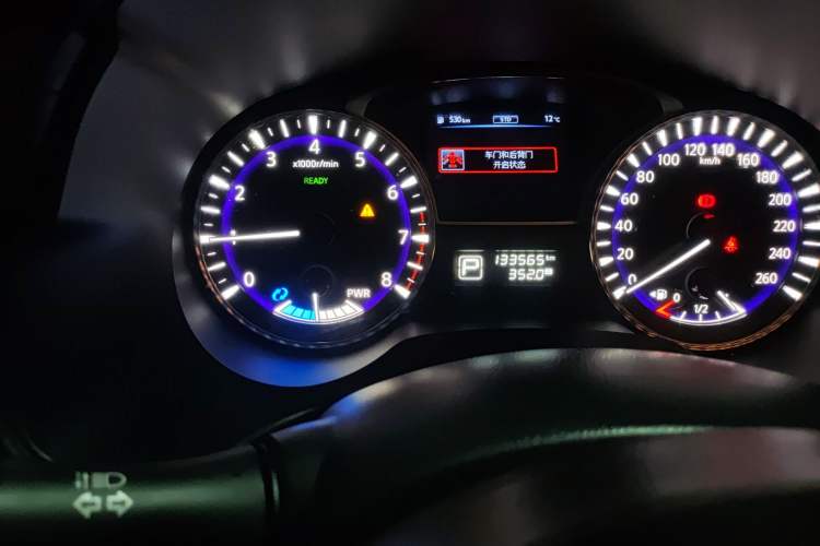 Used Infiniti QX60 2020 2.5 S/C Hybrid Two-Wheel-Drive Excellence Edition Odometer Close Up