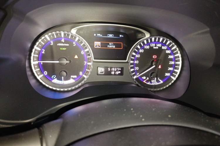 Used Infiniti QX60 2020 2.5 S/C Hybrid Two-Wheel-Drive Excellence Edition Odometer Close Up