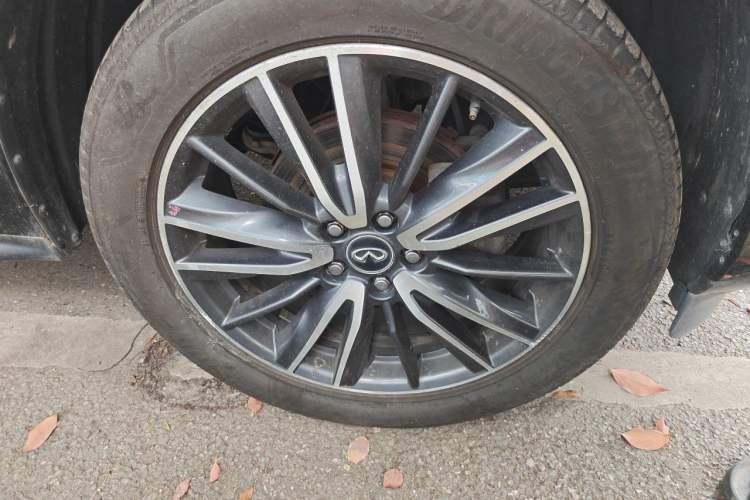 Used Infiniti QX60 2020 2.5 S/C Hybrid All-Wheel-Drive Versatile Edition Right Front Wheel Hub