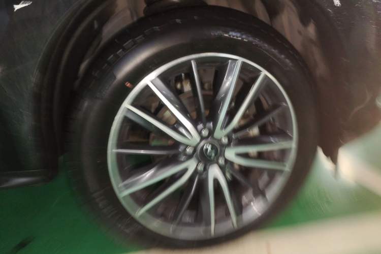 Used Infiniti QX60 2020 2.5 S/C Hybrid Two-Wheel-Drive Excellence Edition Right Front Wheel Hub