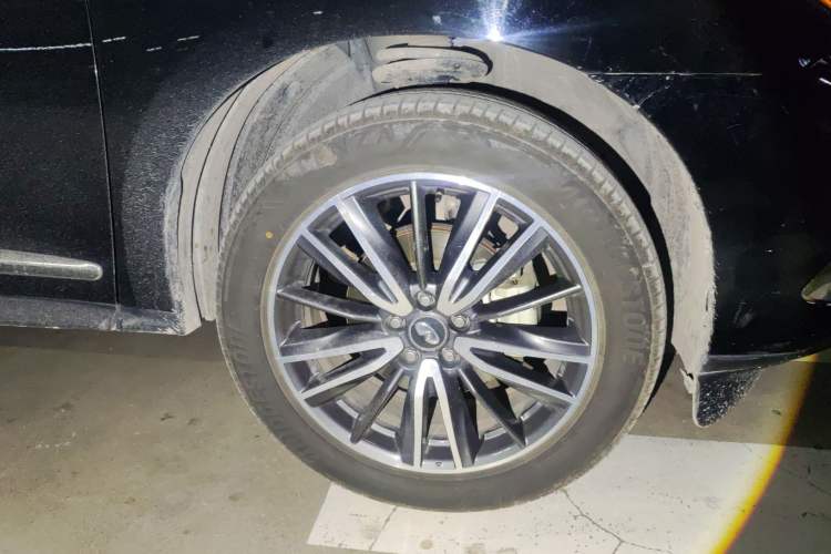 Used Infiniti QX60 2020 2.5 S/C Hybrid Two-Wheel-Drive Excellence Edition Right Front Wheel Hub