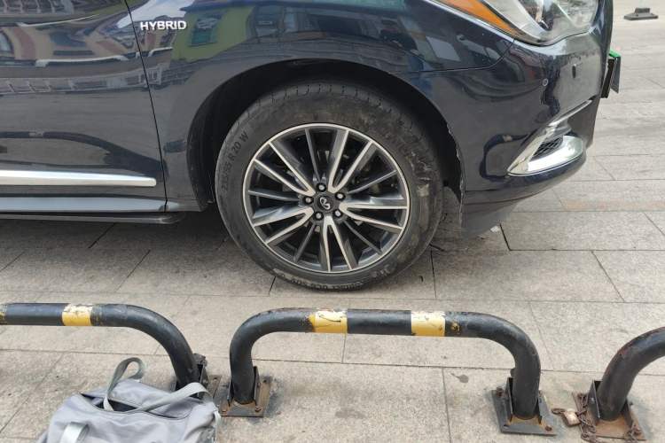 Used Infiniti QX60 2020 2.5 S/C Hybrid Two-Wheel-Drive Excellence Edition Right Front Wheel Hub